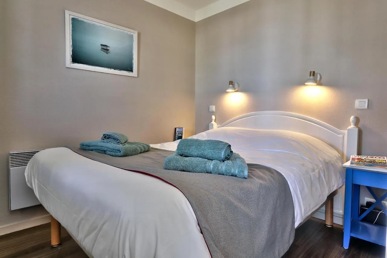 Au Guilvinec Seaview: Beachfront Retreat with Pool and Garden Apartment