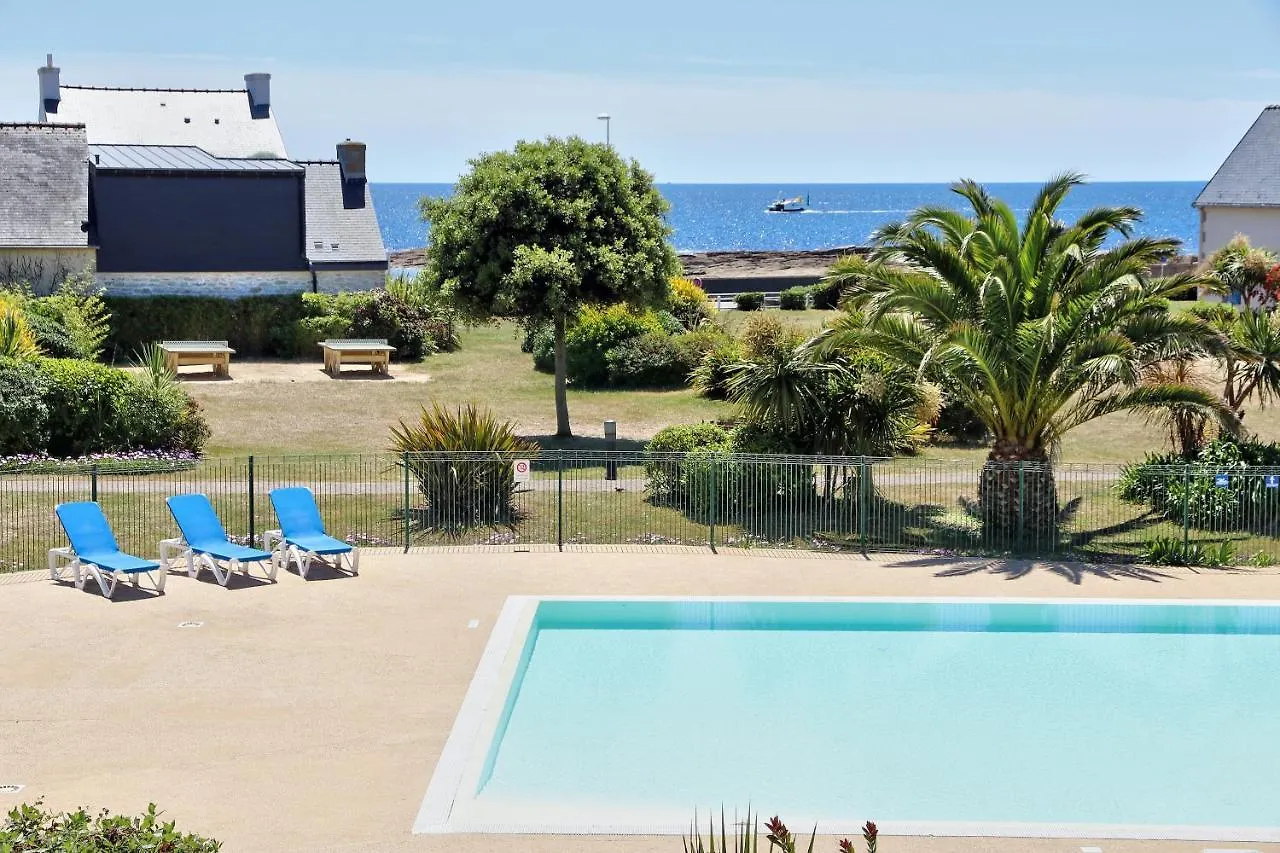 Apartment Au Guilvinec Seaview: Beachfront Retreat with Pool and Garden