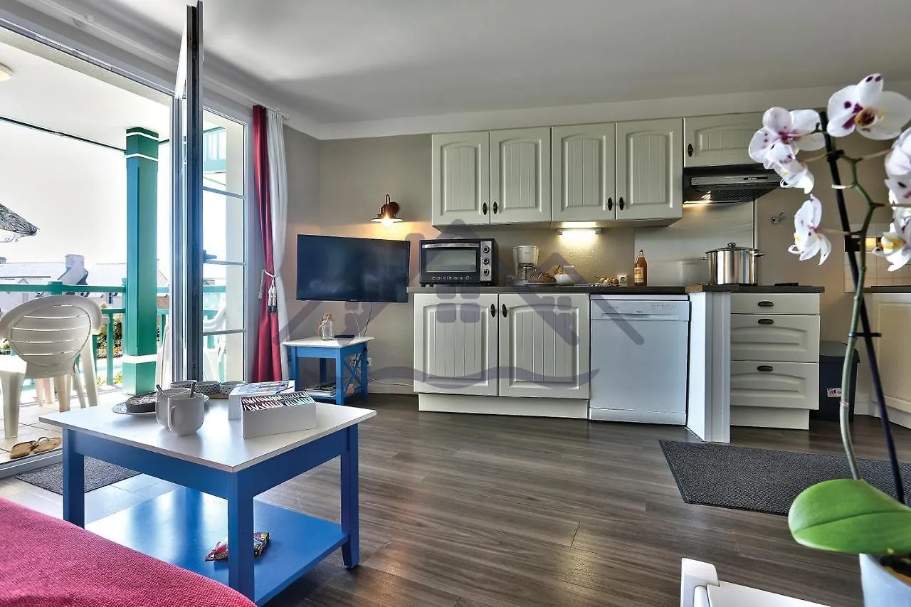 Au Guilvinec Seaview: Beachfront Retreat with Pool and Garden France