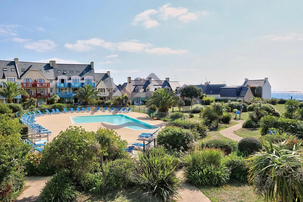 Apartment Au Guilvinec Seaview: Beachfront Retreat with Pool and Garden France