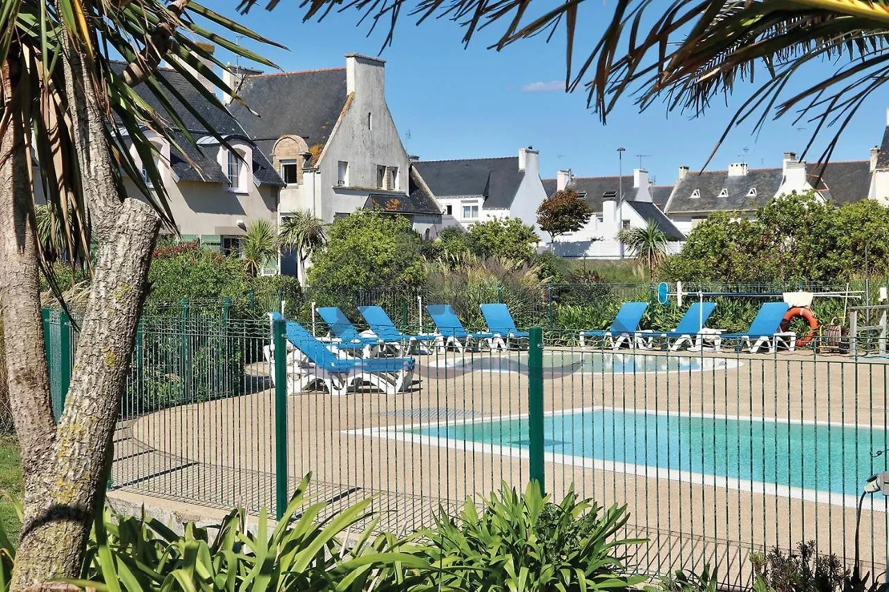 Au Guilvinec Seaview: Beachfront Retreat with Pool and Garden