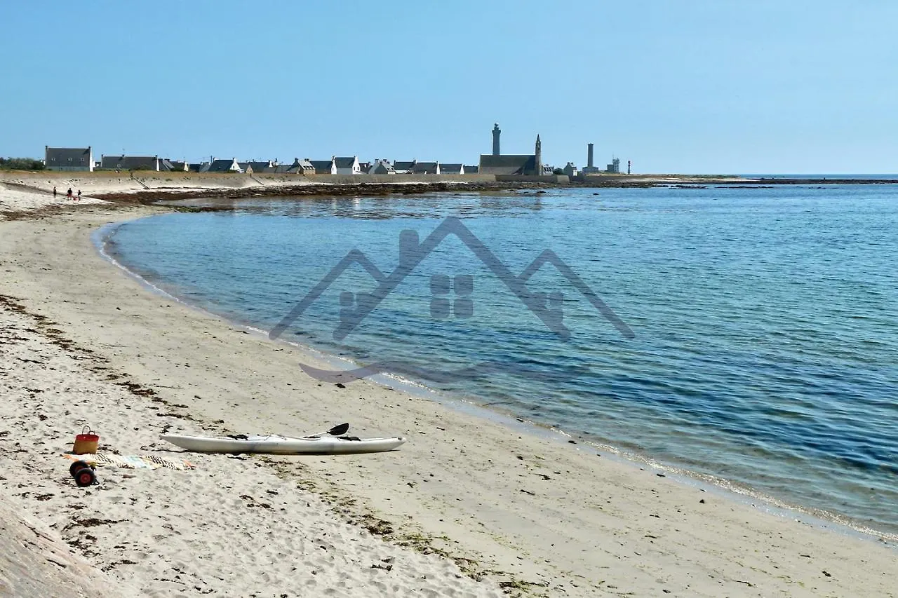 Au Guilvinec Seaview: Beachfront Retreat with Pool and Garden