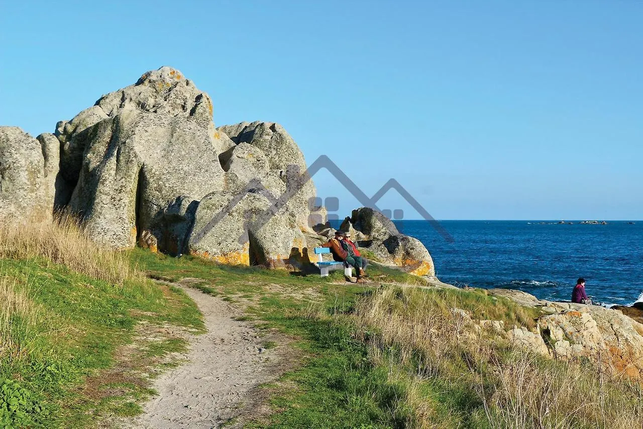 Au Guilvinec Seaview: Beachfront Retreat with Pool and Garden 0*,