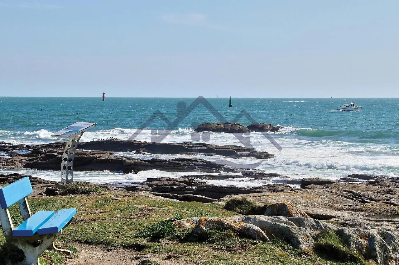 Au Guilvinec Seaview: Beachfront Retreat with Pool and Garden