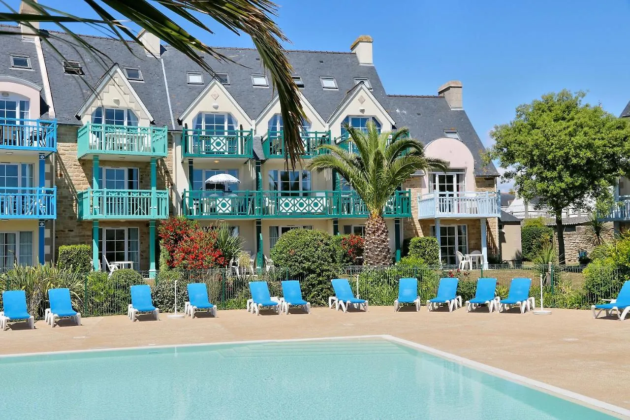 Au Guilvinec Seaview: Beachfront Retreat with Pool and Garden