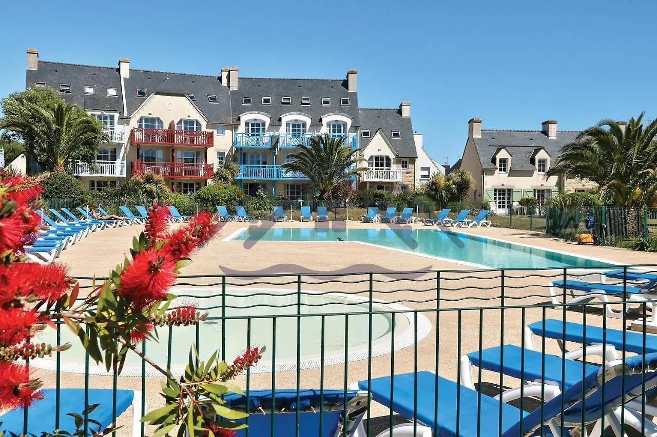 Apartment Au Guilvinec Seaview: Beachfront Retreat with Pool and Garden France